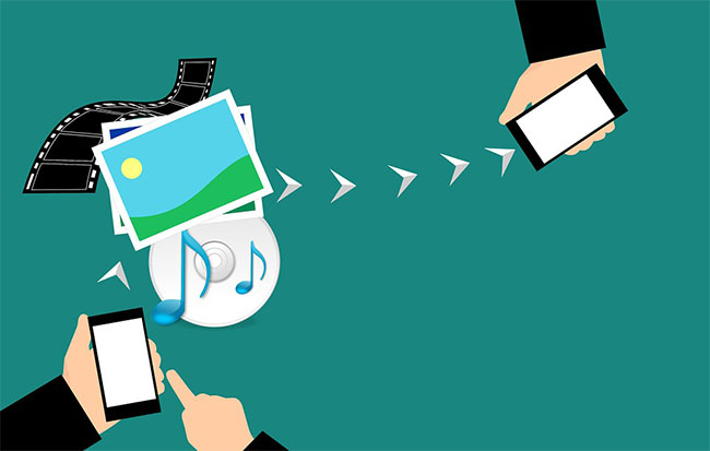 Von Handy zu Handy werden Daten wie Musik und Bilder übertragen. Auch iCloud synchronisieren mit Android geht. Foto: Pixabay